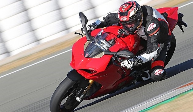 2018 Ducati Panigale V4 İlk Sürüş izlenimleri: