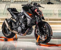 2017 KTM Super Duke 1290R Şeytani Motosiklet