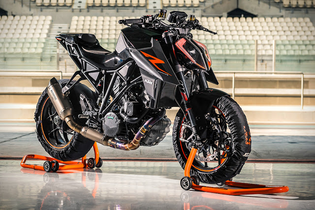 2017 KTM Super Duke 1290R Şeytani Motosiklet