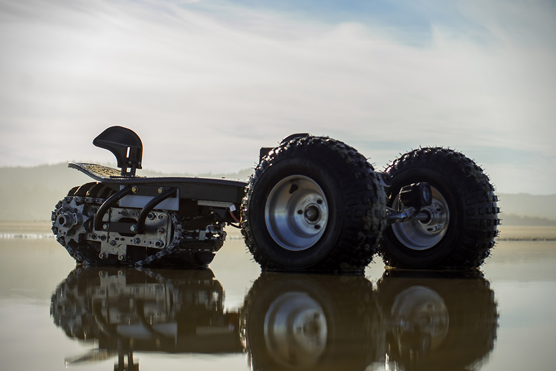 Track1 Elektrikli Off-Road Canavarı