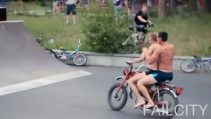 EN KOMİK MOTOSİKLET KAZALARI