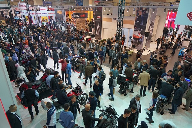 10. MOTOBIKE ISTANBUL RENKLİ GÖRÜNTÜLERLE BAŞLADI