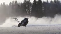 Suzuki GSXR 1000 ile Polaris RZR nin Buz Üstündeki Düellosu