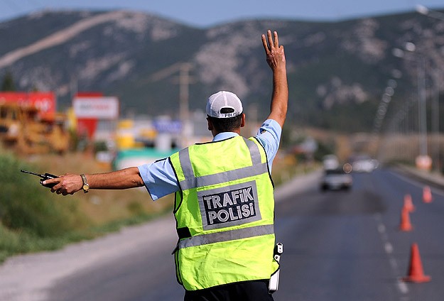 Motosiklet Sürücüsüne Emniyet Kemeri Takmadığı için Ceza Kesildi