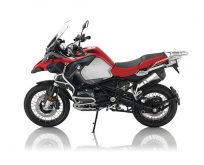 Mayıs ayı boyunca BMW motosiklet satın alanlara orijinal BMW Motorrad sırt çantası hediye.